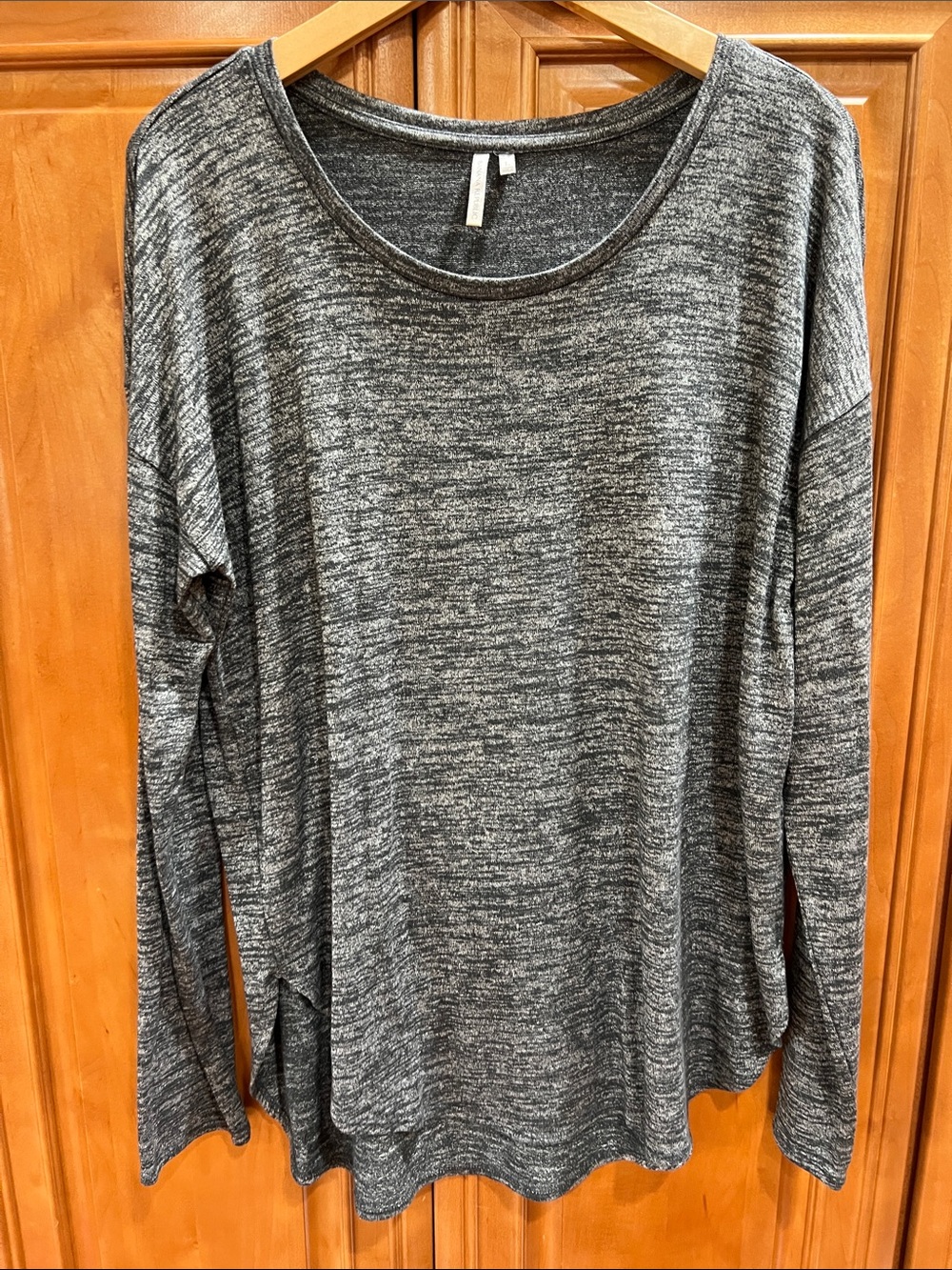 Banana Republic Heathered Gray Long-Sleeve Scoop Neck Top